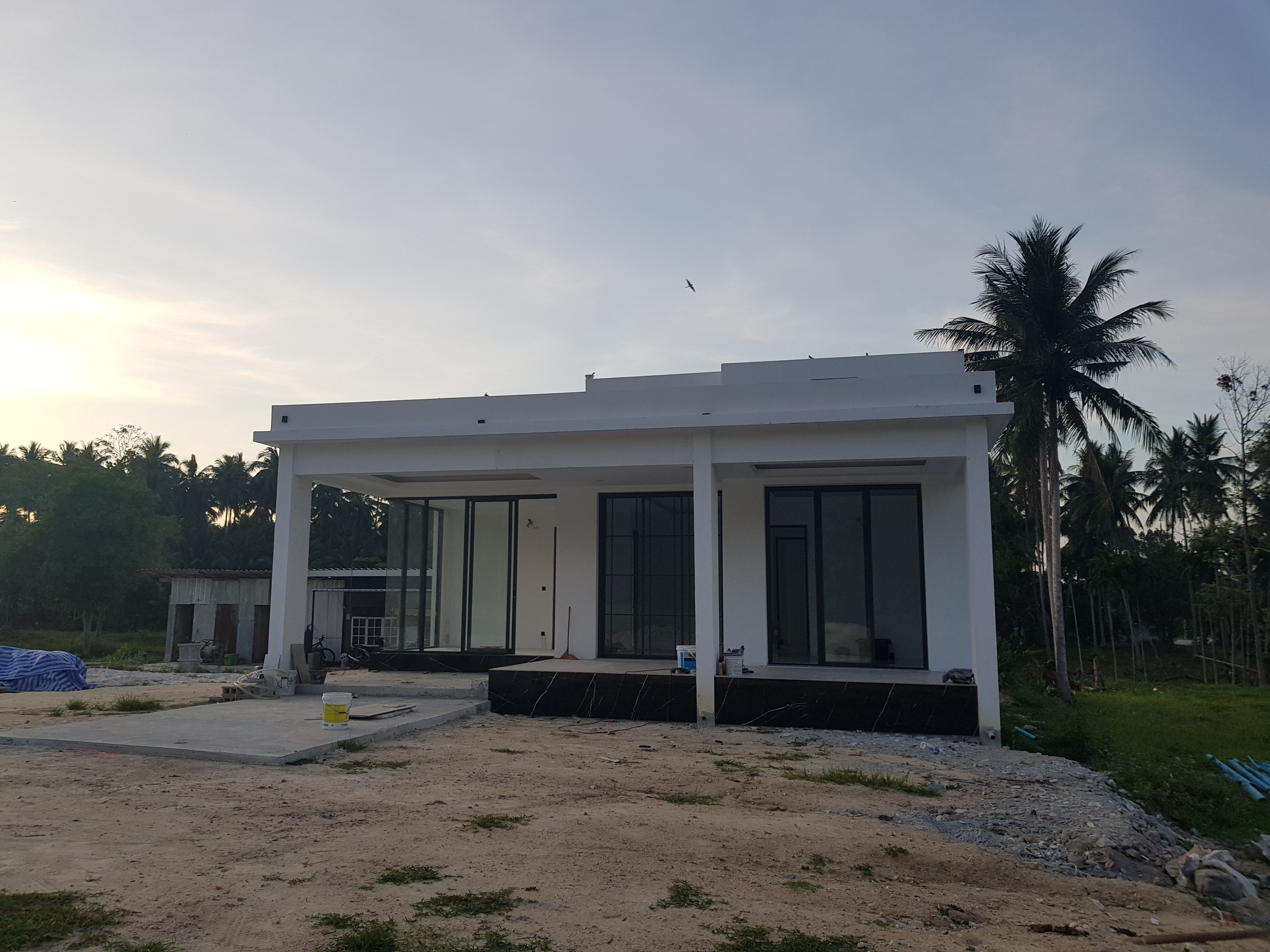 บ้านพัก สไตล์ Modern มีดาดฟ้า <br> ขนอม ส่งมอบงาน