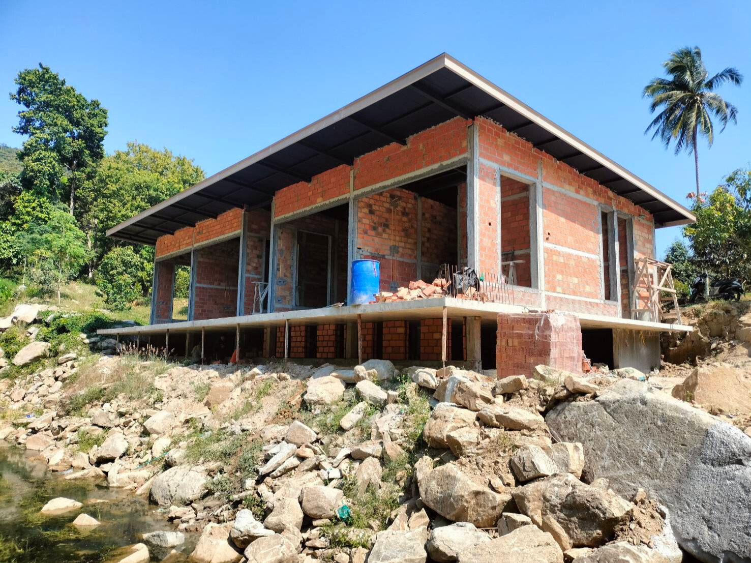 บ้านพักคนงานบนเขา  <br> ซ.น้ำตกเสม็ดชุน  ขนอม