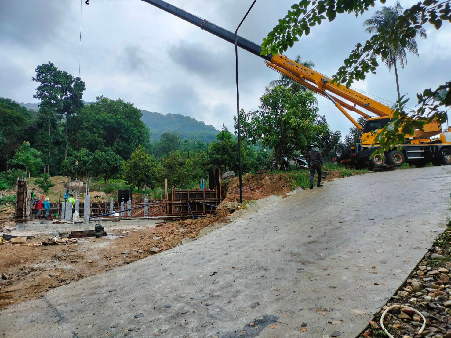 บ้านพักคนงานบนเขา  <br> ซ.น้ำตกเสม็ดชุน  ขนอม