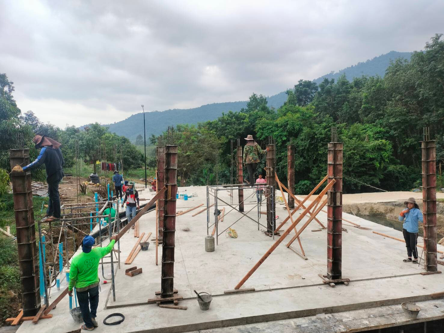 บ้านพักคนงานบนเขา  <br> ซ.น้ำตกเสม็ดชุน  ขนอม