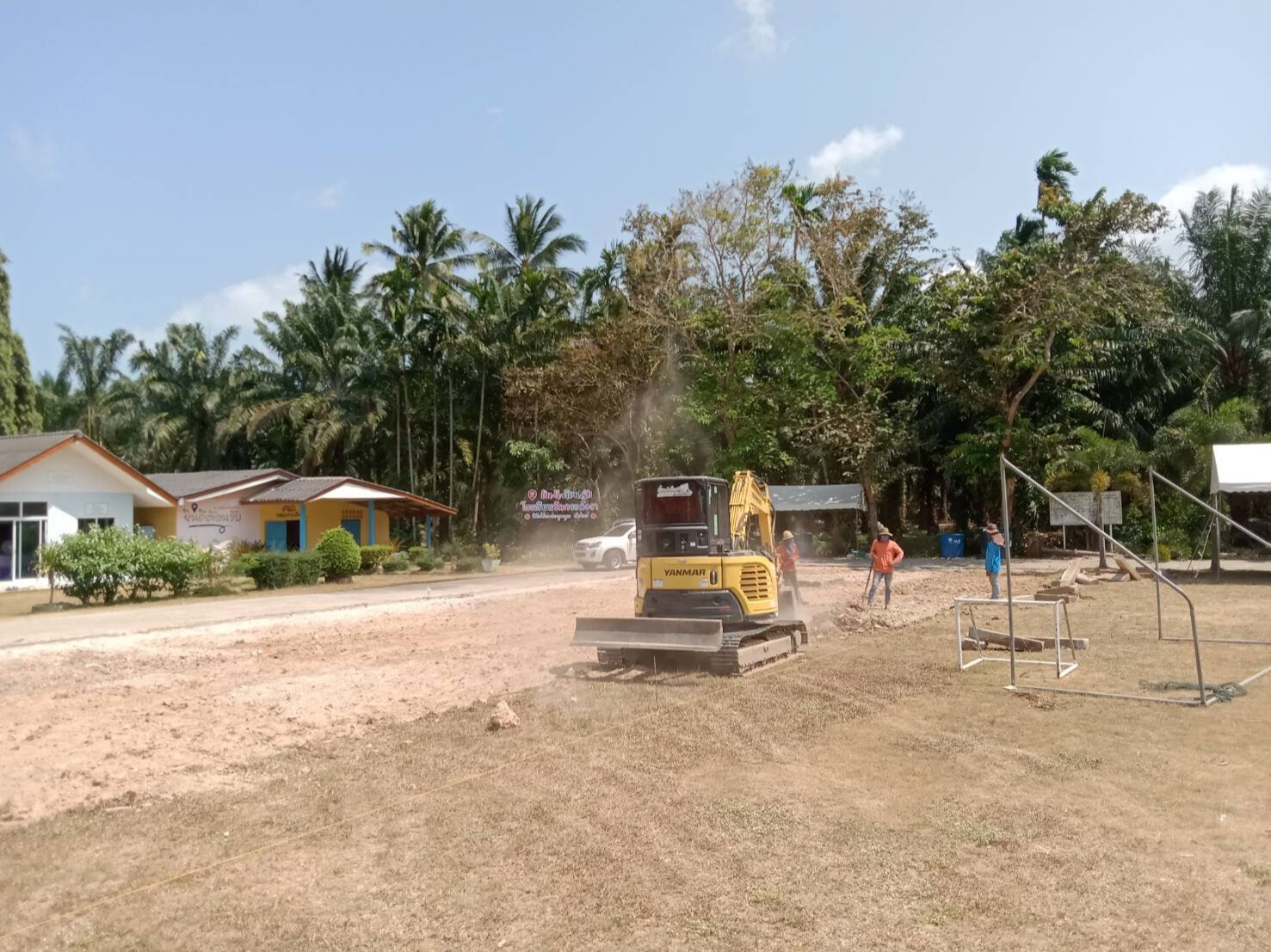 งานเทคอนกรีตเป็นลานกีฬาเพื่อสุขภาพ โรงเรียนวัดกระดังงา ขนอม
