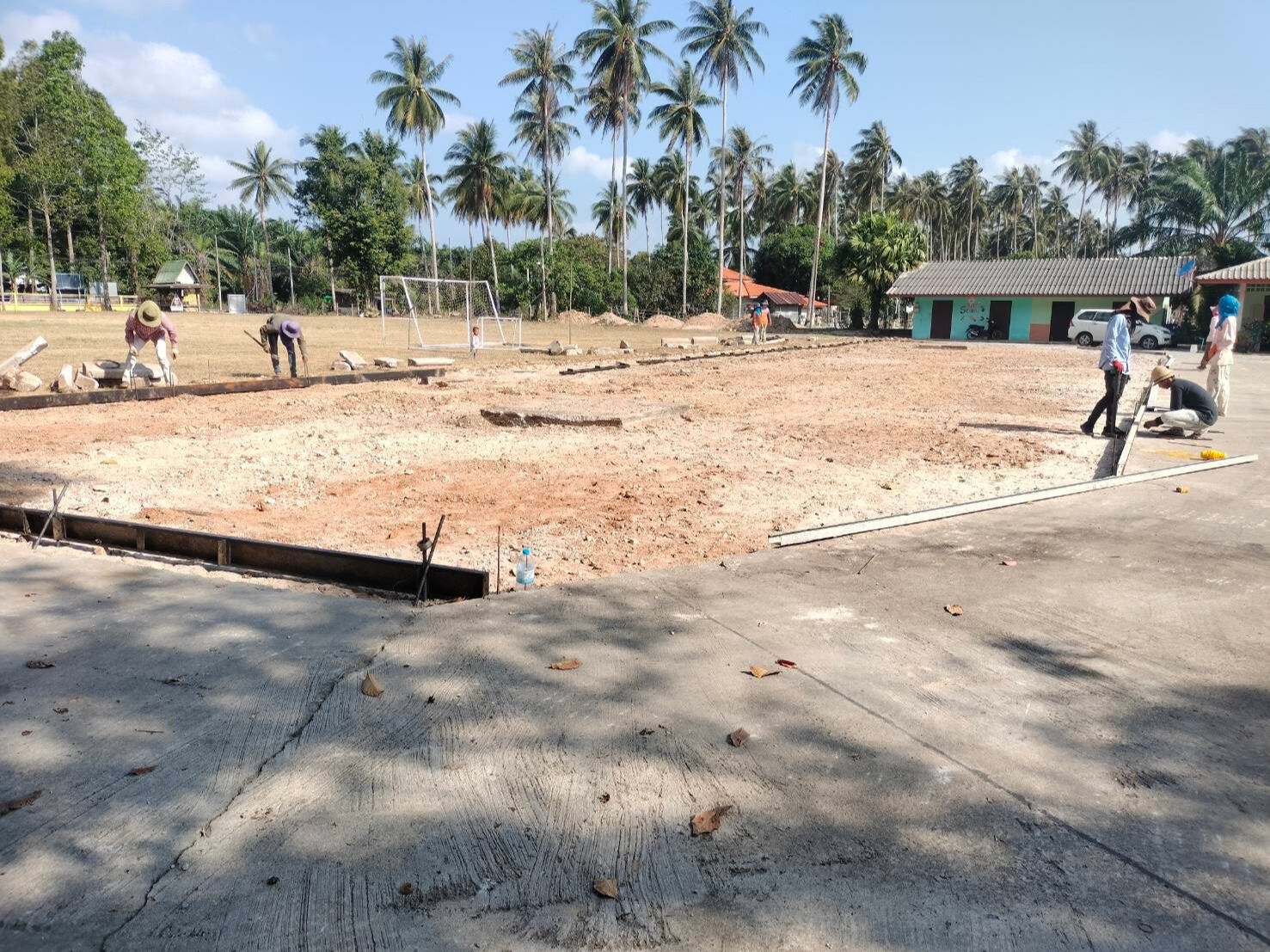 งานเทคอนกรีตเป็นลานกีฬาเพื่อสุขภาพ โรงเรียนวัดกระดังงา ขนอม
