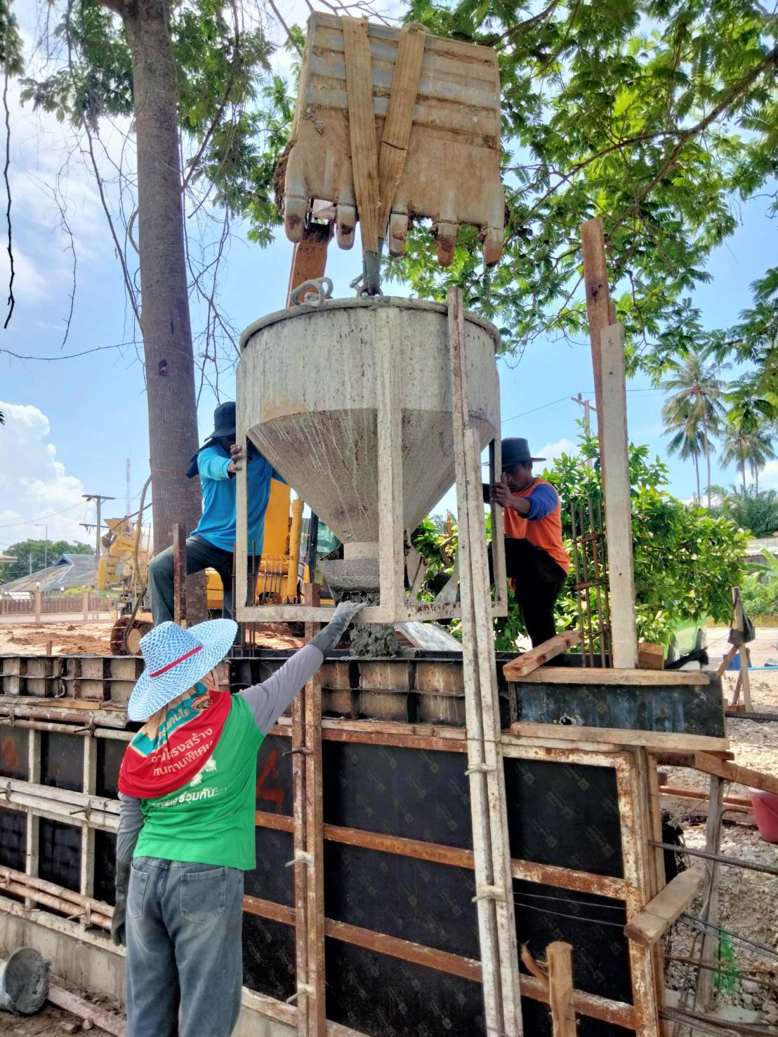 งานกำแพงกันดิน </br>ขนอม